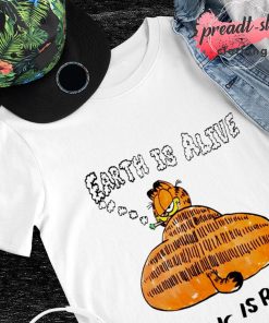 Garfield cat earth is alive magic is real shirt