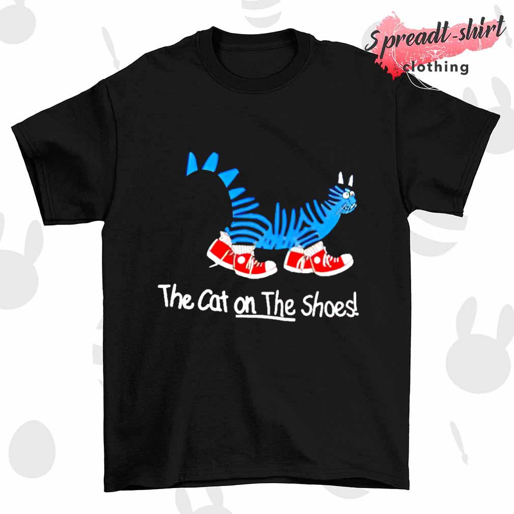 The cat on the shoes T-shirt